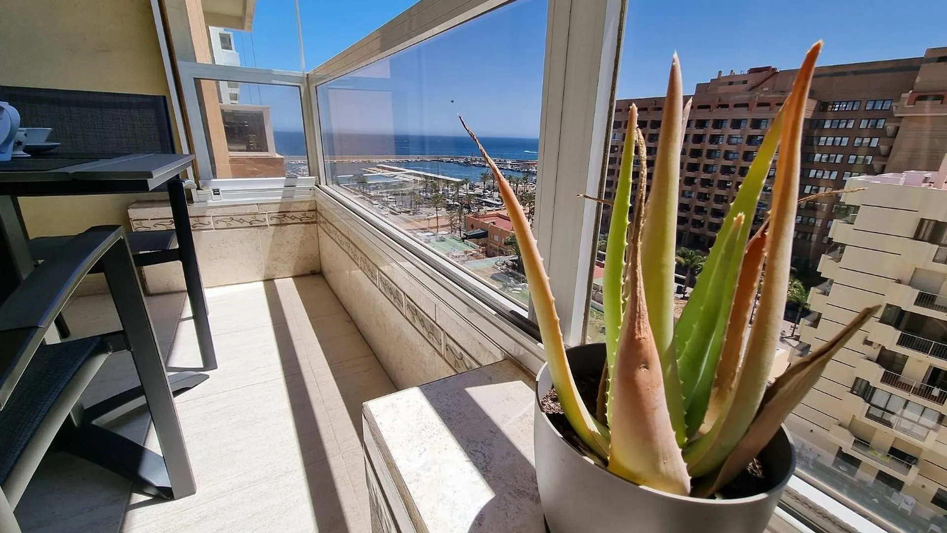 Apartamento En Pyr Con Vistas Al Mar Y Puerto Fuengirola Španělsko